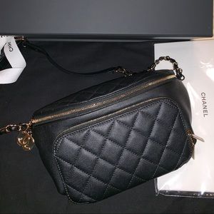 CHANEL 2019 waist bag 19b